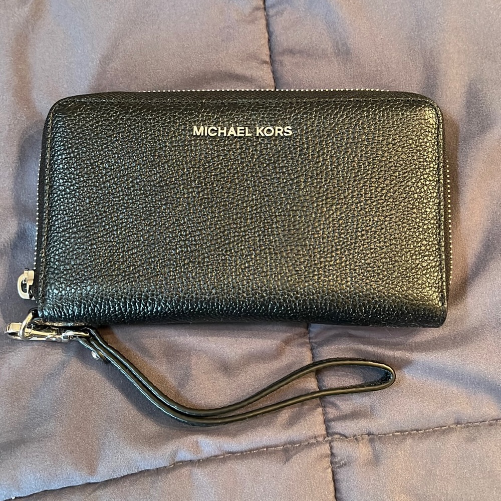 Black Michael Kors wallet/ wristlet - Brand new !